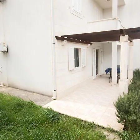 Tajana Apartment *